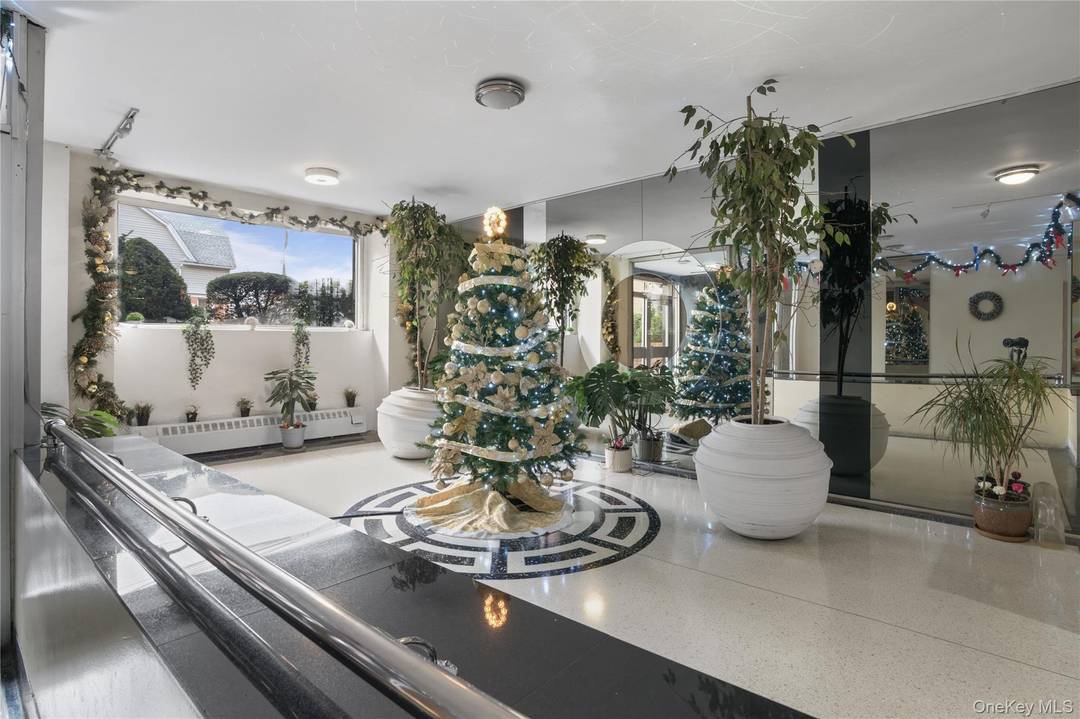 2 bedroom 2 full bath coop boasting an expansive outdoor terrace and a wide array of amenities in the building !