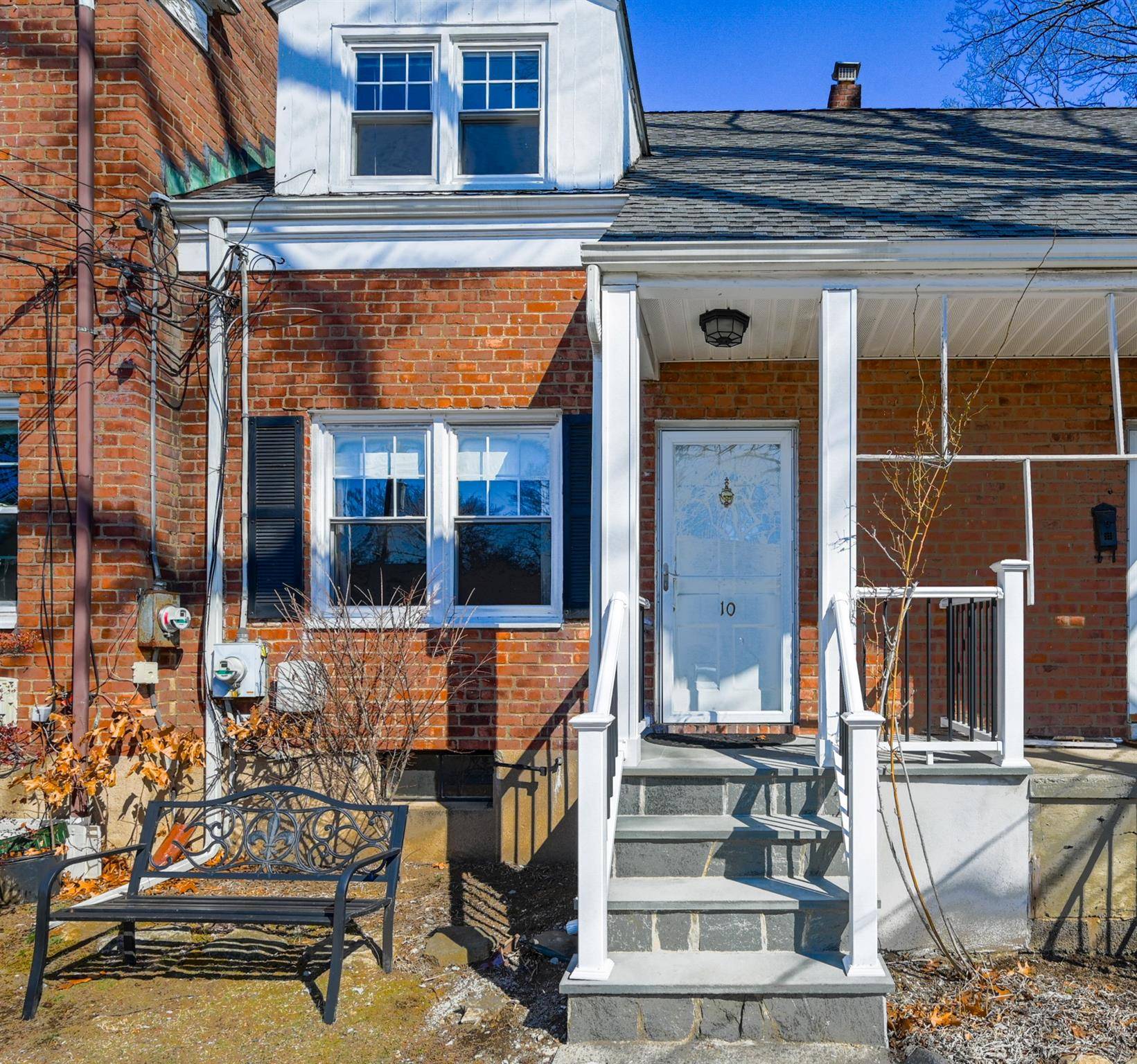 Fabulous Adorable Townhouse With No HOA Fees.