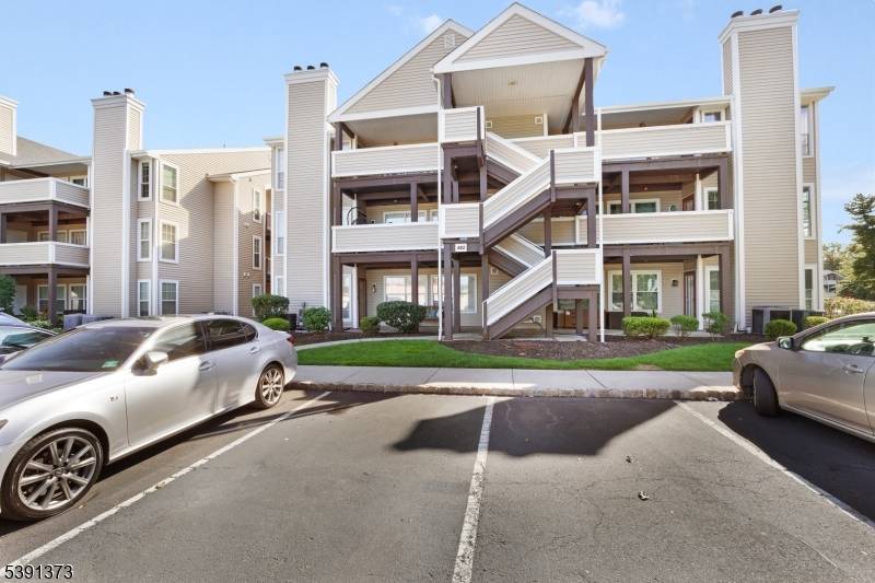 Welcome to this marvel of a ground floor unit at The Pointe at Galloping Hill complex in Union.