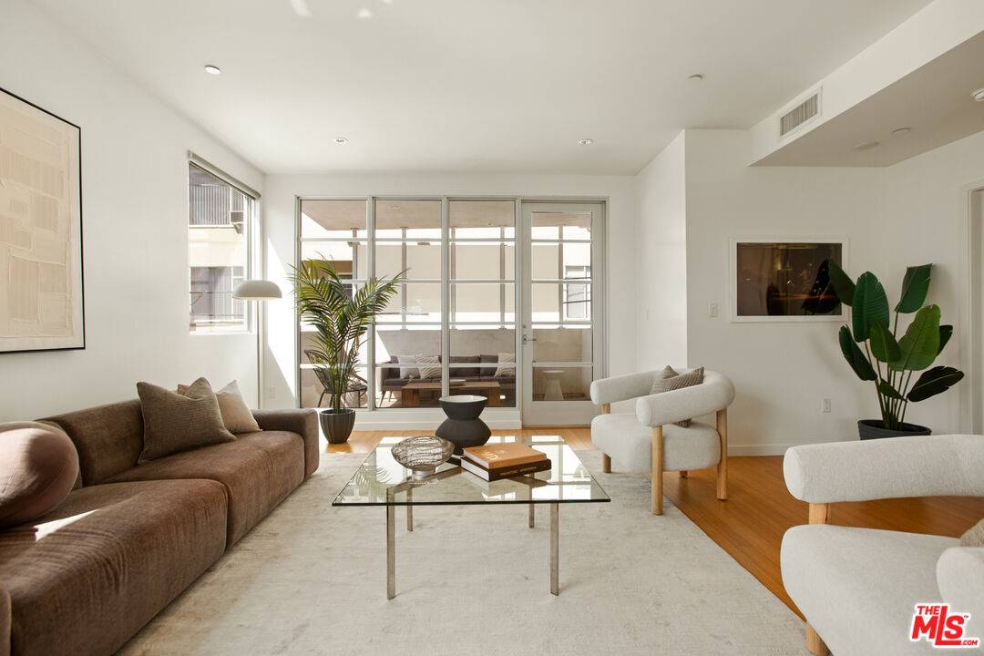 8265 Fountain Ave 2BR Hollywood Hills East La