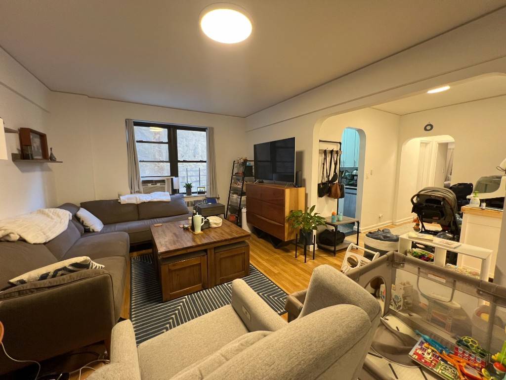 Just steps from Central Park, this beautifully designed 1 bedroom apartment offers the perfect blend of space, style, and convenience.