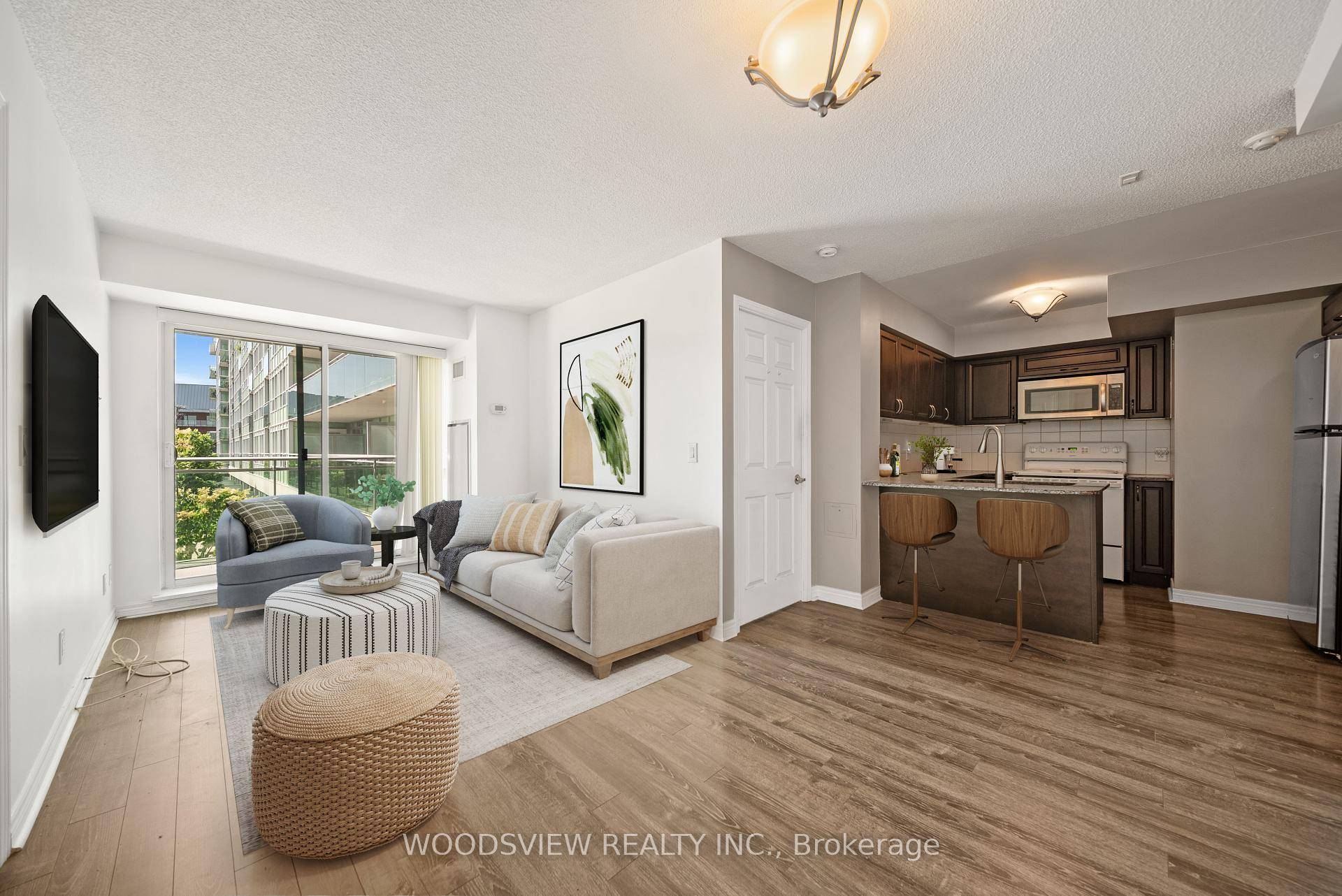 Welcome to Wilshire on the Green Boutique Living in a Prime Location !