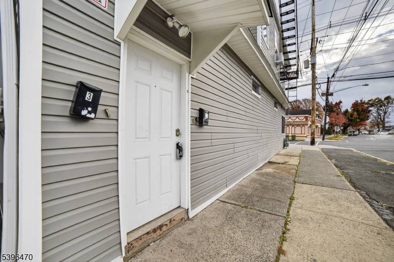 Fantastic opportunity to own a well maintained 3 unit mixed use property featuring both residential and commercial income.