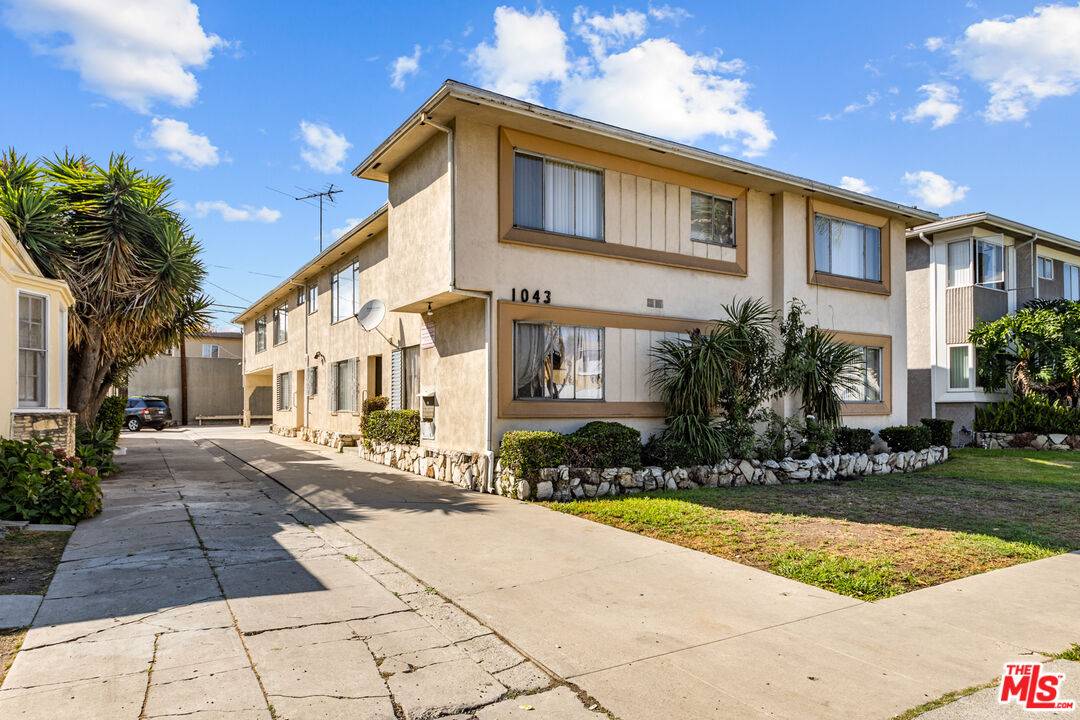 1043  S Holt Ave 9BR Beverlywood La