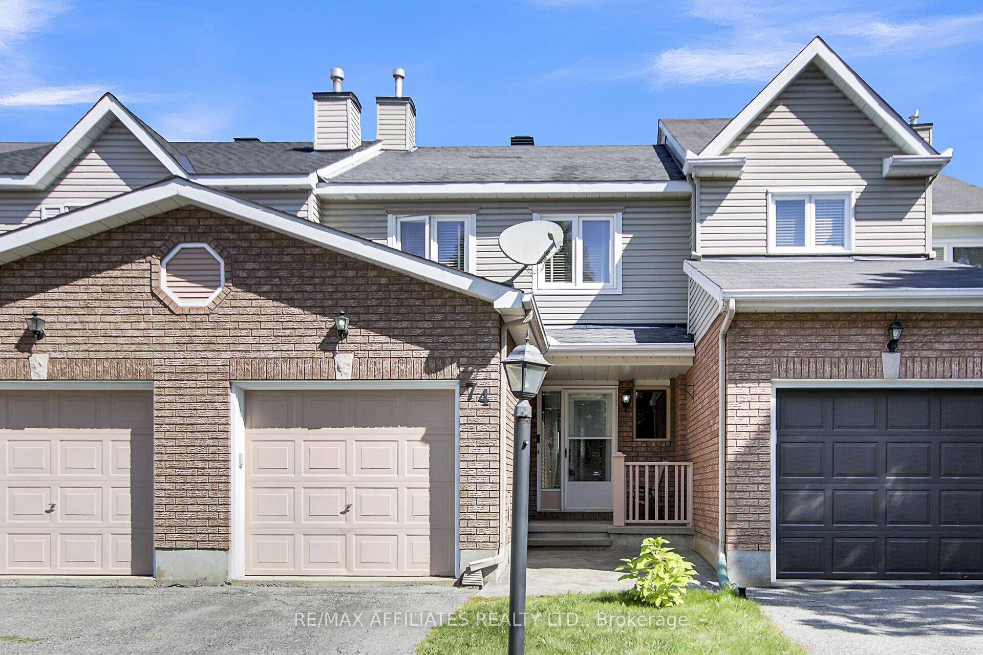 Welcome to this move in ready townhome tucked away on a quiet crescent and within walking distance to great schools, multiple parks amp ; public transit.
