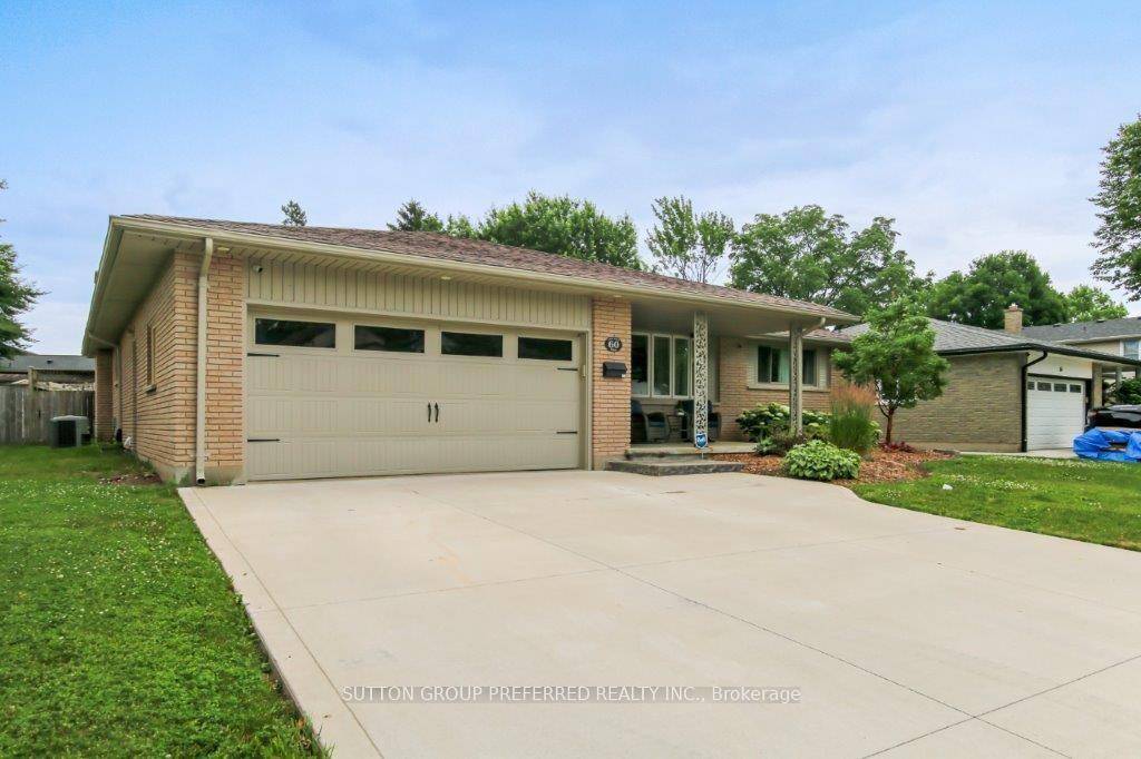 Curb appeal plus in this sprawling ranch in a quiet neighbourhood in Westmount.