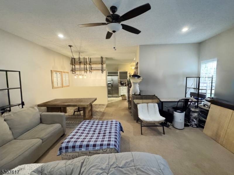 Calling all investors to this amazing end unit townhouse generating over 35, 000 in yearly rental income !