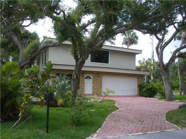 Investor dream ! Charming Spanish style mansion.