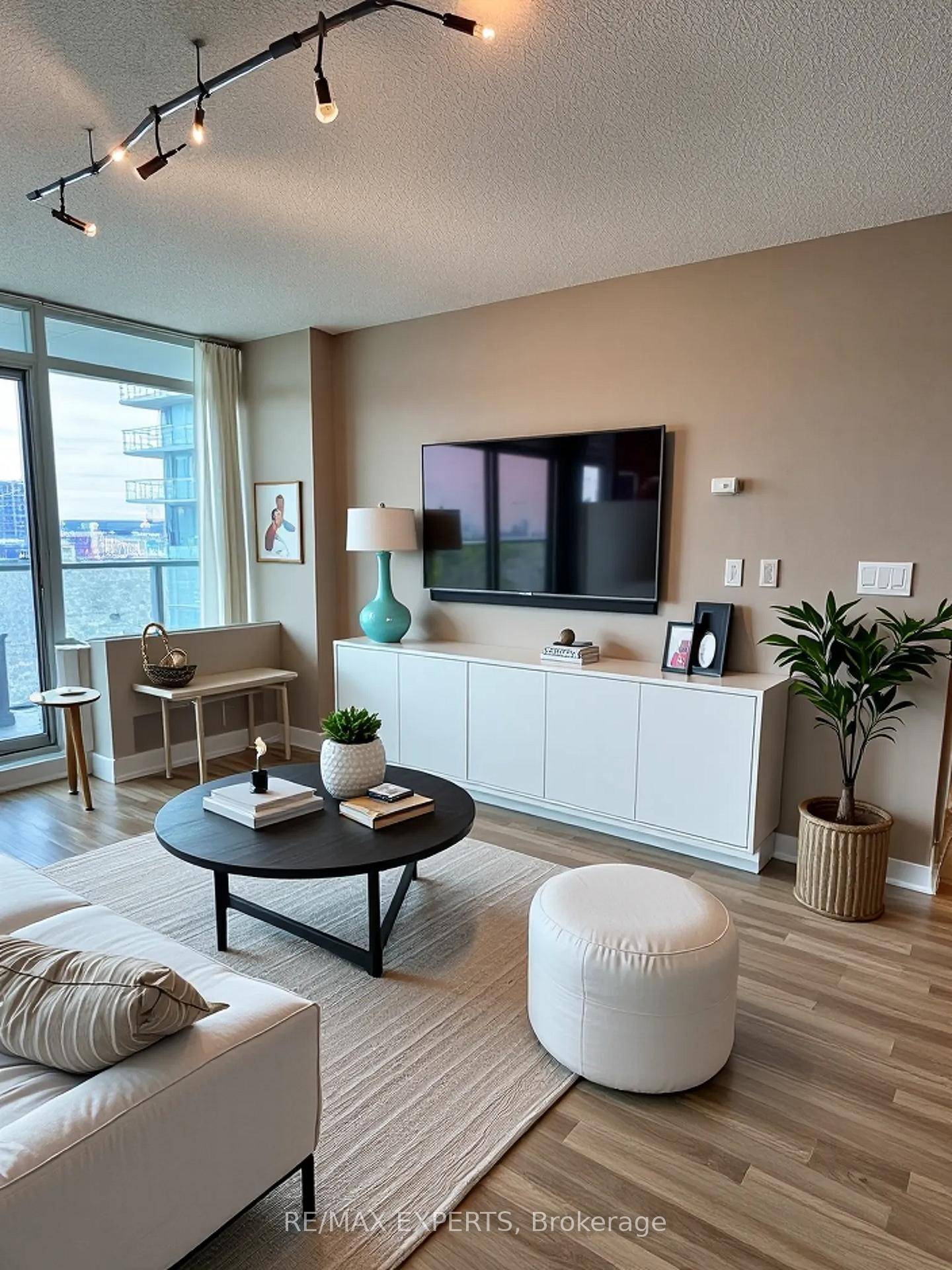 Spacious And Well Kept 1 Bedroom With Stunning West Facing Sunset Views !