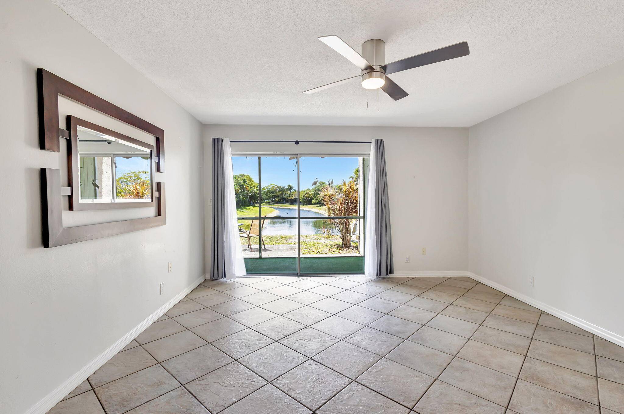 This beautiful spacious Lake View 2 2 Condo is located in the heart of Palm Beach Gardens, just off PGA Blvd, close to I95, Turnpike, the Garden Mall, Restaurants, Entertainment ...