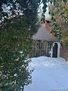 Charming 800 sq ft cottage on property with separate entrance.