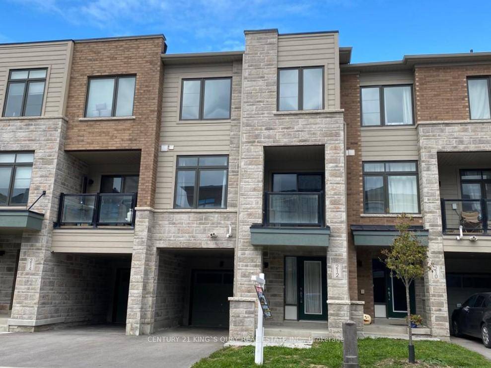 Modern Freehold Townhouse In Woodland Hill Community.