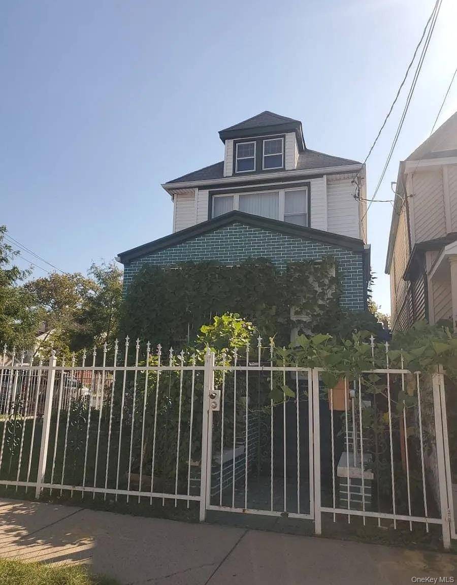Welcome to this charming single family home in the heart of South Ozone Park.