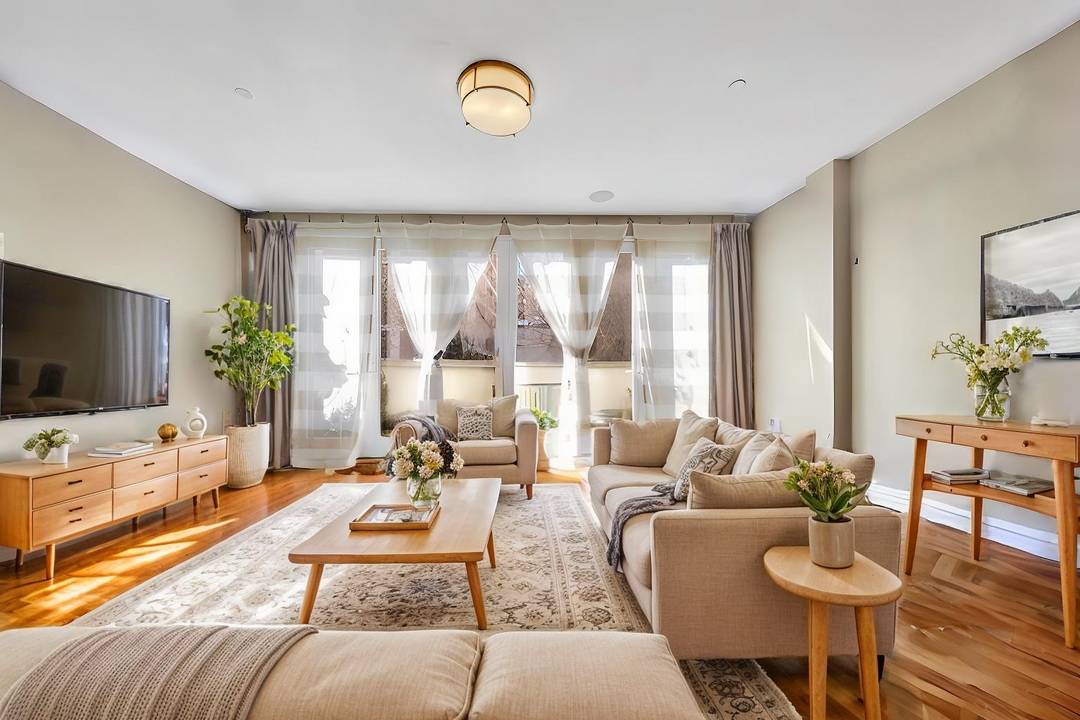 Welcome to 32 East 74th Street The First Modern Townhouse in the Upper East Side Designed in 1935 by renowned architect William Lescaze, a pioneer of the European International Style, ...