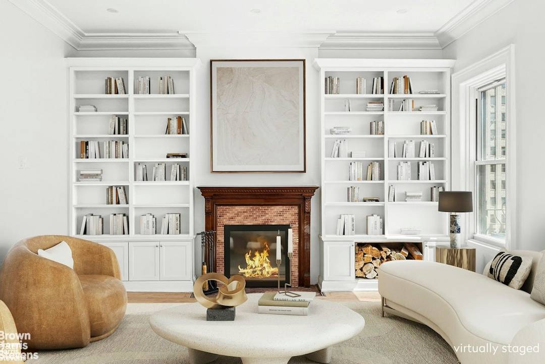 Elegant Carnegie Hill Pre War 3BR with Modern Renovation and Timeless Charm Perched on the top floor of an intimate 12 unit boutique building in the heart of Carnegie Hill, ...