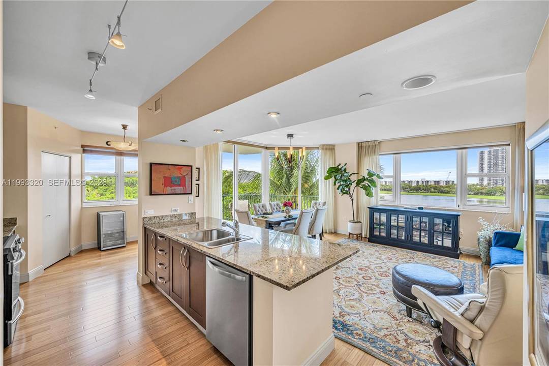 Located in the heart of Aventura on the Circle and adjacent to the Turnberry Isle Golf and Country Club this 2 bedroom 2 bathroom residence offers 1470 sqft of comfortable ...