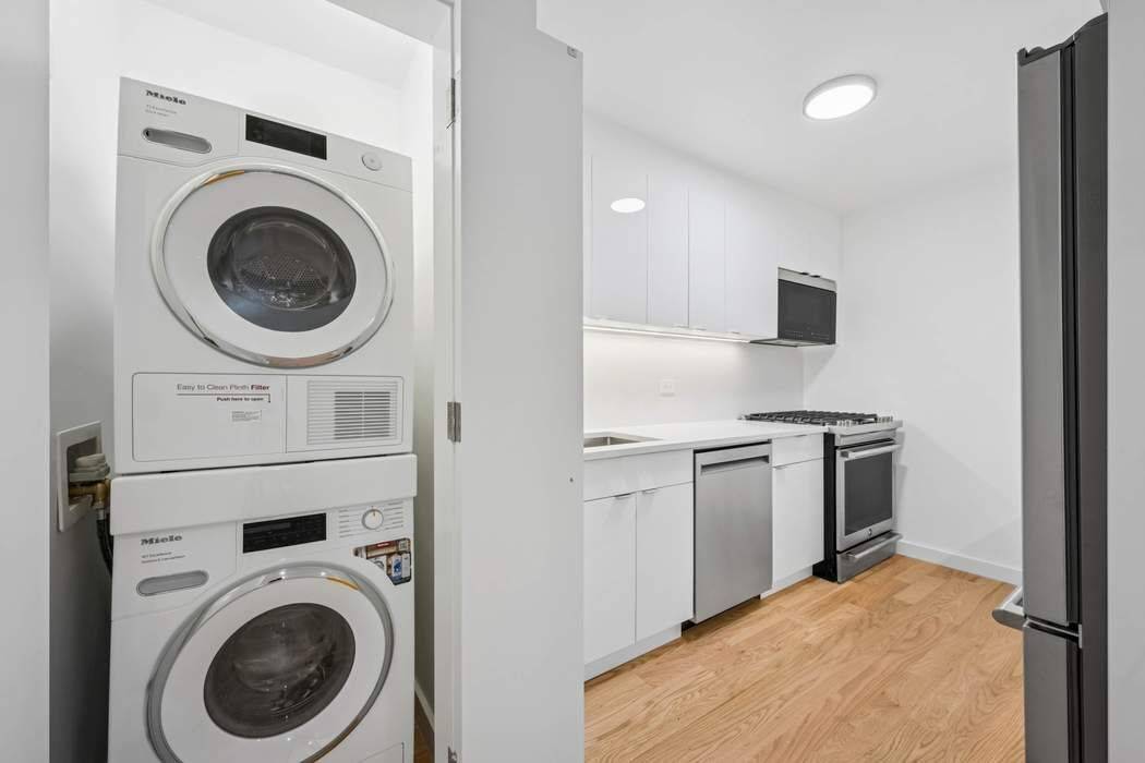 SPONSOR UNIT NO BOARD APPROVAL INVESTOR FRIENDLY CONDOP CONDO RULES EXPANSIVE SOUTH FACING FLOOR THROUGH 2 BEDROOM WITH GARDEN VIEWS amp ; DIRECT SUNLIGHT FULL WALL TO WALL RENOVATION NEVER ...