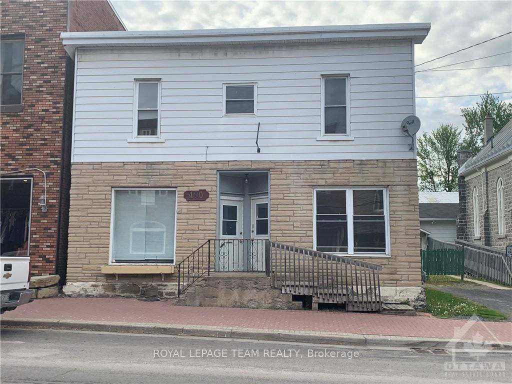 Fantastic office retail space with amazing frontage on Main St in the growing community of Winchester for rent.