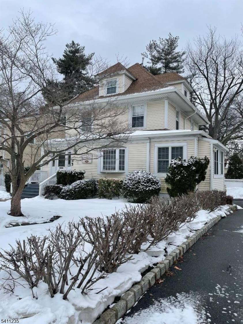 OFFICE APARTMENT. 1ST. Flr.