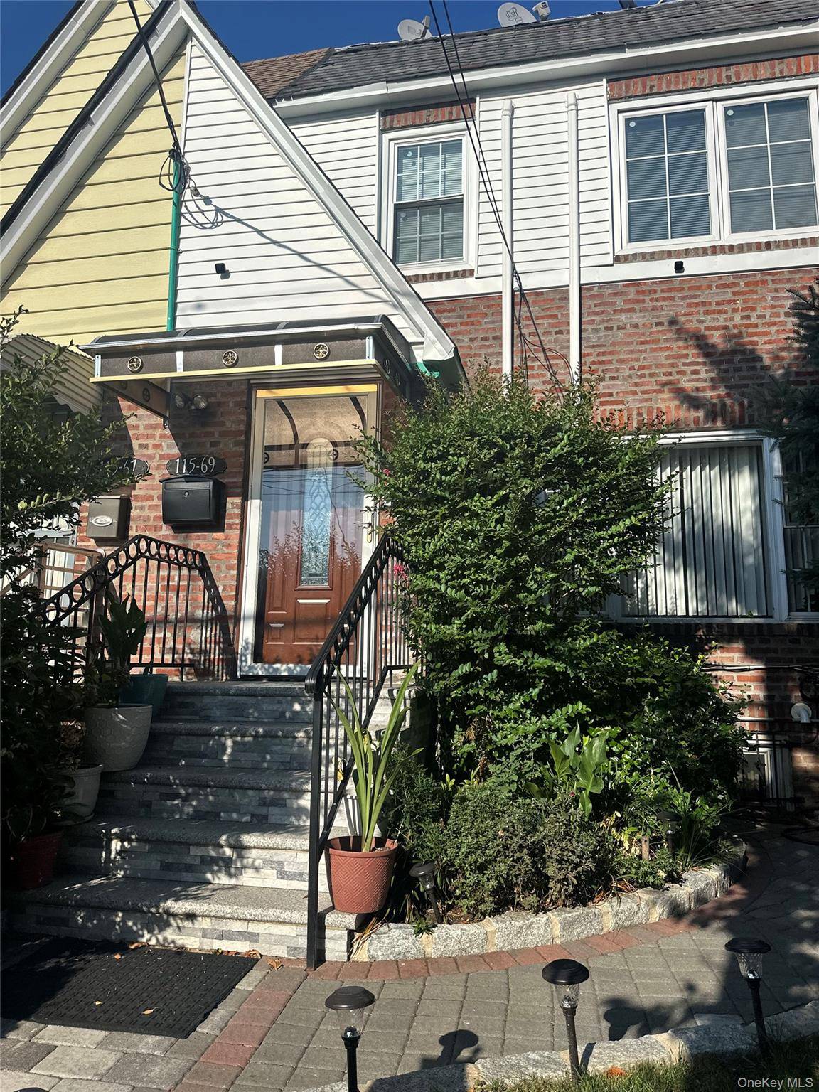 1 FAM. Att. MODERN MOVE IN READY 3 Brs.