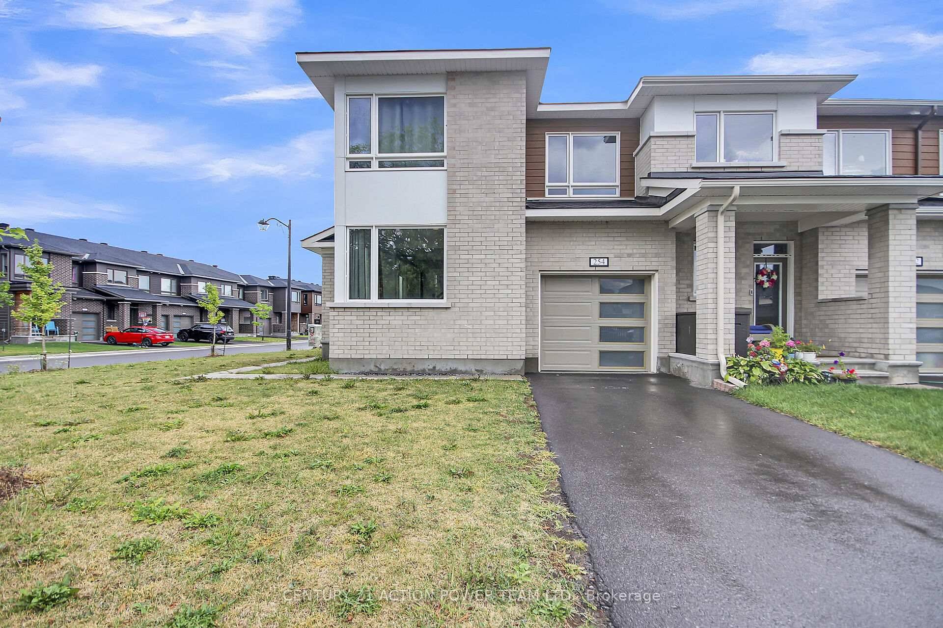 Welcome to 254 Ormiston Crescent, located in the desirable new Crown of Stonebridge community !