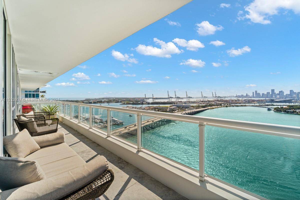Turn key residence with amazing water skyline views available from April 10 to Oct.