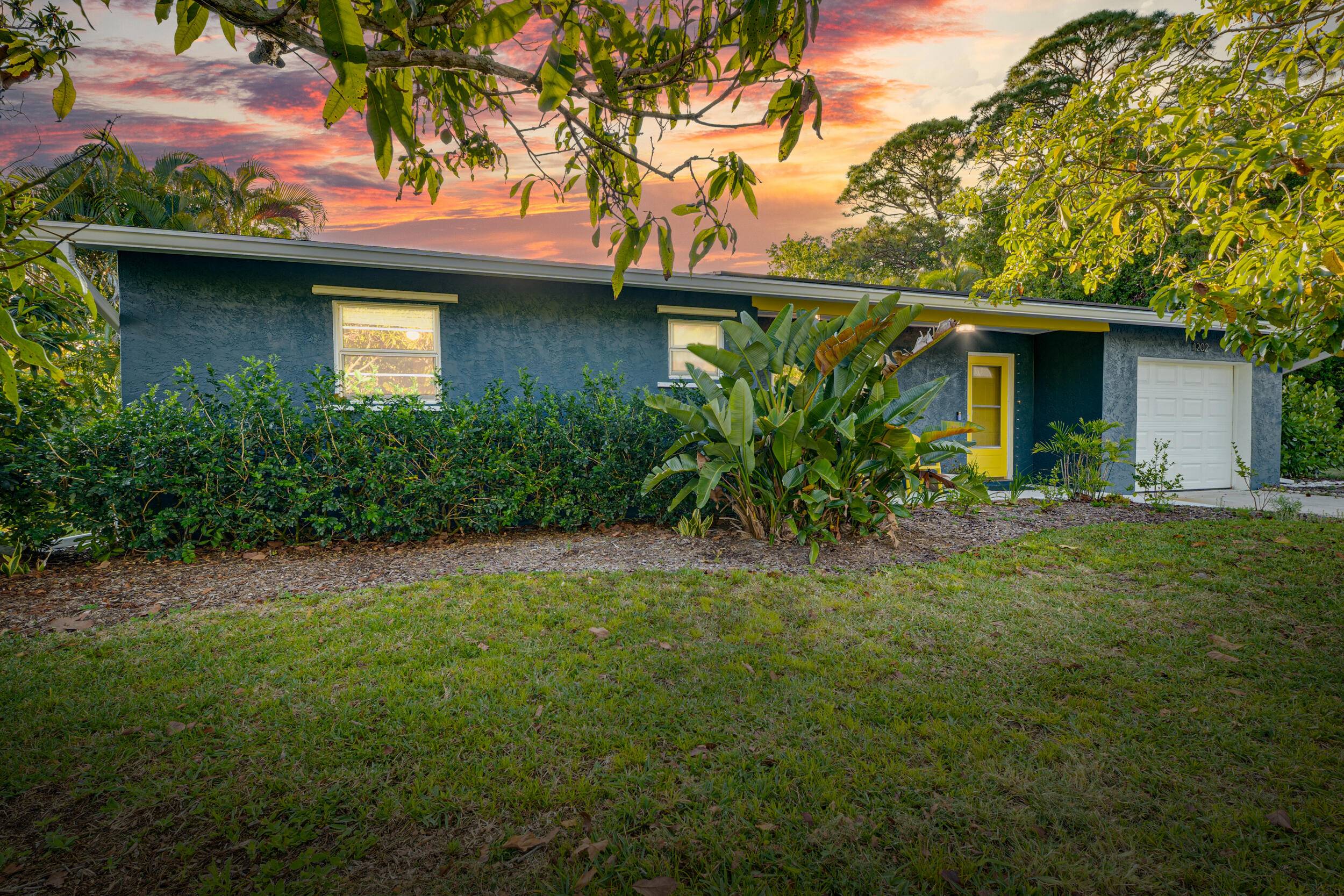 New Listing in The Pocket of Stuart NO HOA !