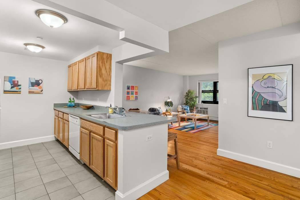 This two bedroom co op apartment in East Harlem features an open floorplan and sun filled rooms right in the heart of New York s cultural epicenter.