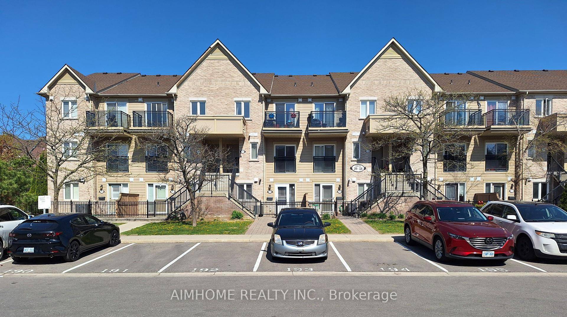 Fully Renovated Elegance Stack Townhouse in Churchill Meadows ; Perfect for First Time Home Buyers ; Complete paiting all the wall ; Brand New Laminated Flooring throughout for a seamless ...