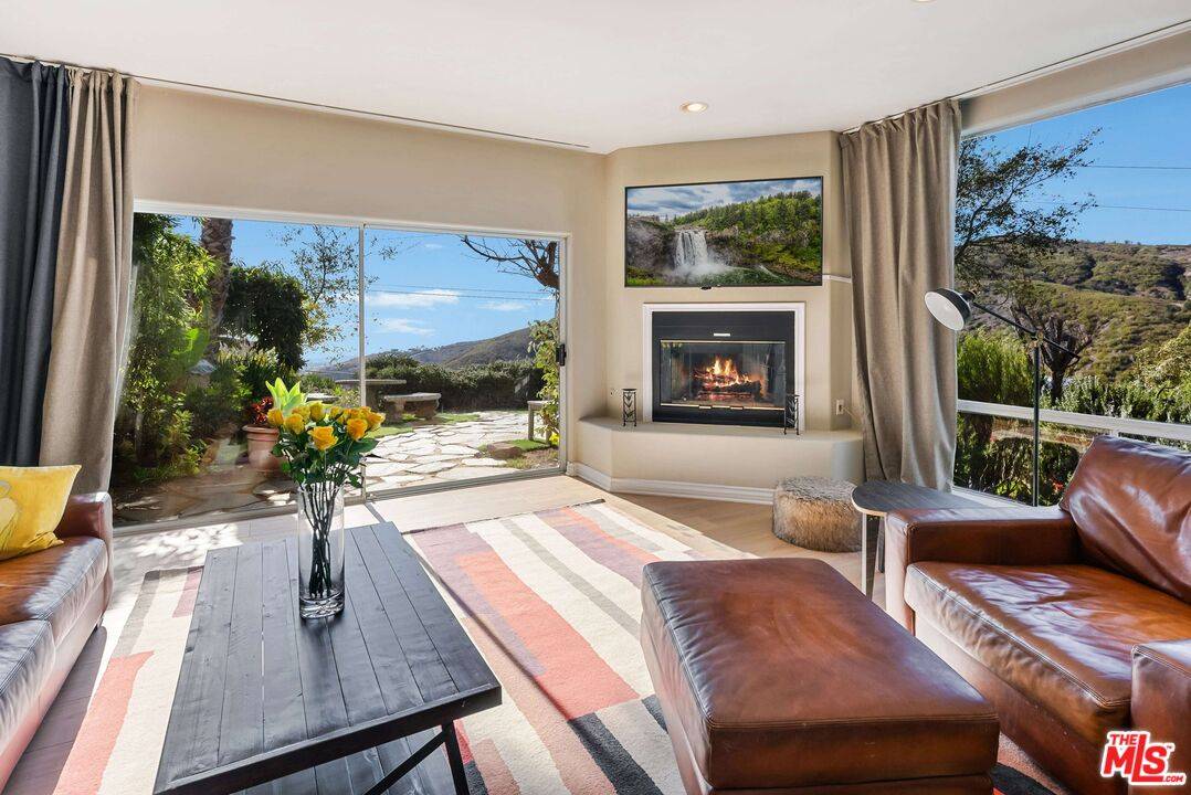 4350 Hillview Dr 3BR Malibu La