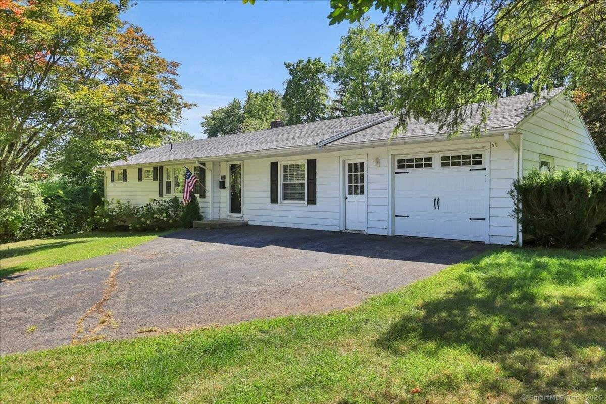 Enjoy the ease and comfort of single level living in this beautifully maintained 3 bedroom, 2 bath Ranch style home.
