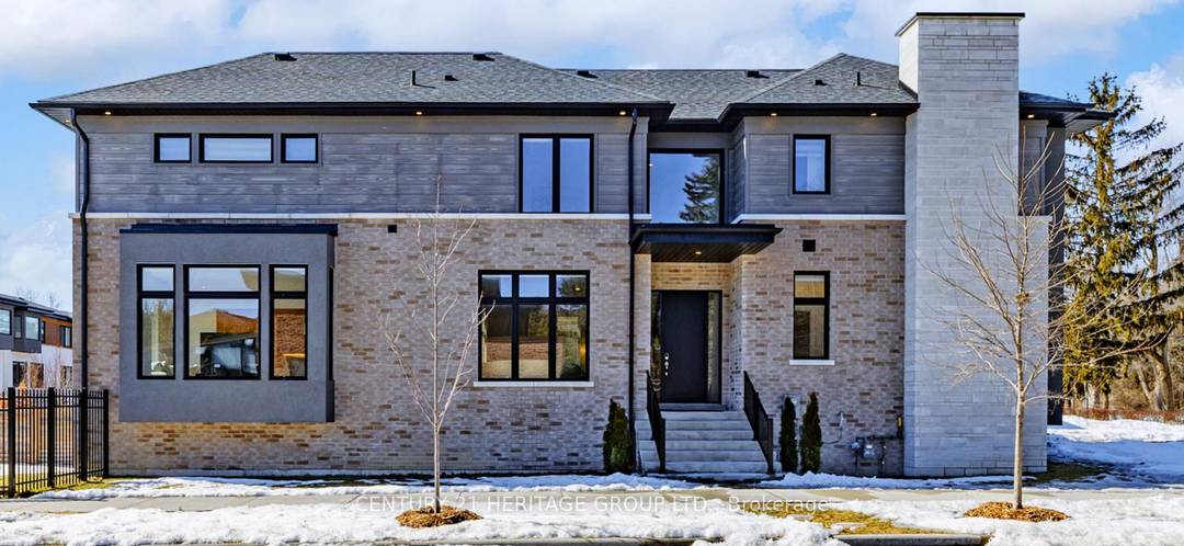 This stunning, modern, nearly new 4 1 bedroom home in highly desirable Richmond Hill showcases expansive light filled windows and a bright, airy layout.