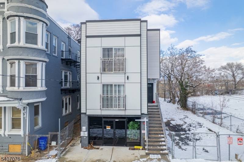 ATTENTION INVESTORS or FIRST TIME HOME BUYERS Huge mix used house for sale, built in 2024.