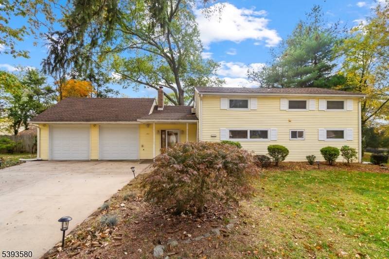 Easy Living near Lake Nelson The home offers an open concept that creates a large, inviting great room with direct sight lines to the eat in kitchen, formal dining room, ...