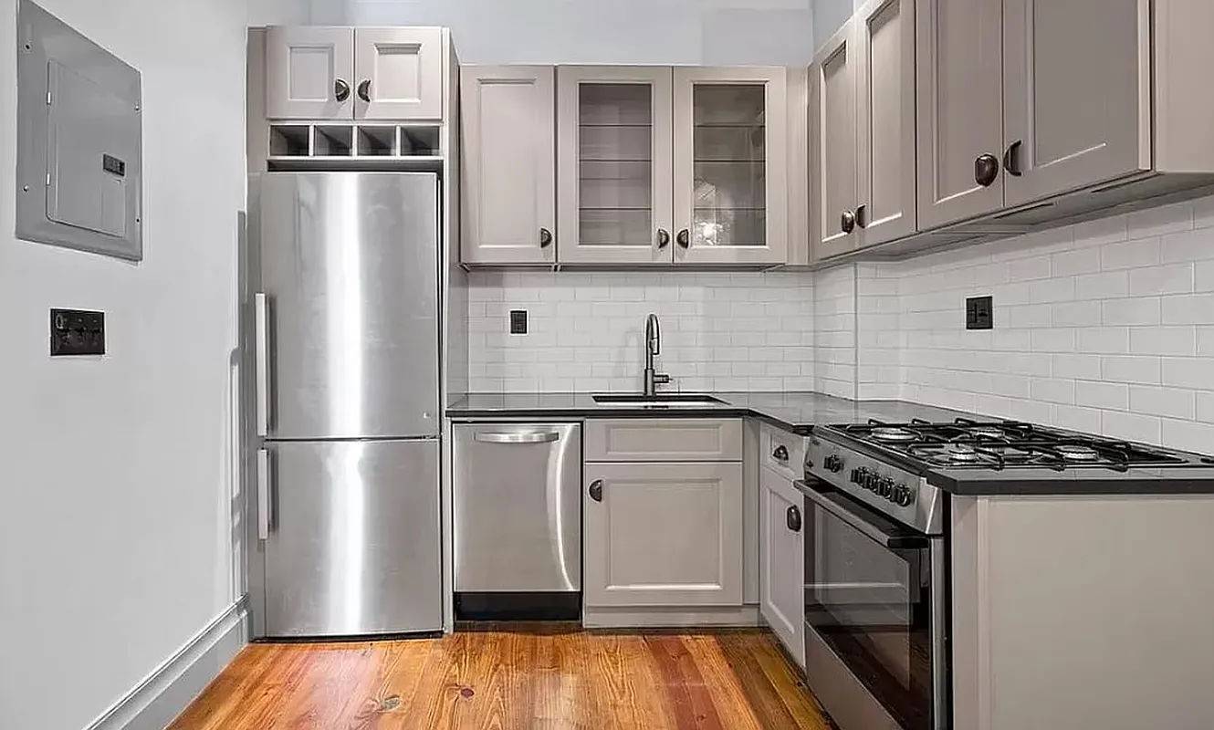 Welcome to 390 5th Ave, a spacious 2 bedroom apartment in the heart of Park Slope.