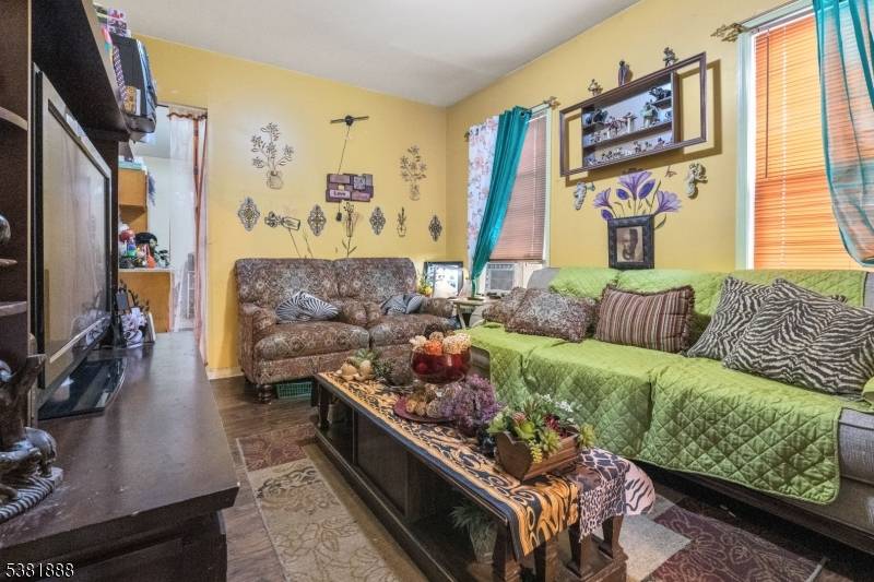 WITH 2, 075 ESTIMATED SQUARE NOT INCLUDING THE BASEMENT, THIS COLONIAL STYLE MULTI FAMILY 2 FAMILY OFFERS A TOTAL OF 3 BEDROOMS, 1 BATH IN THE FIRST UNIT, AND 3 ...