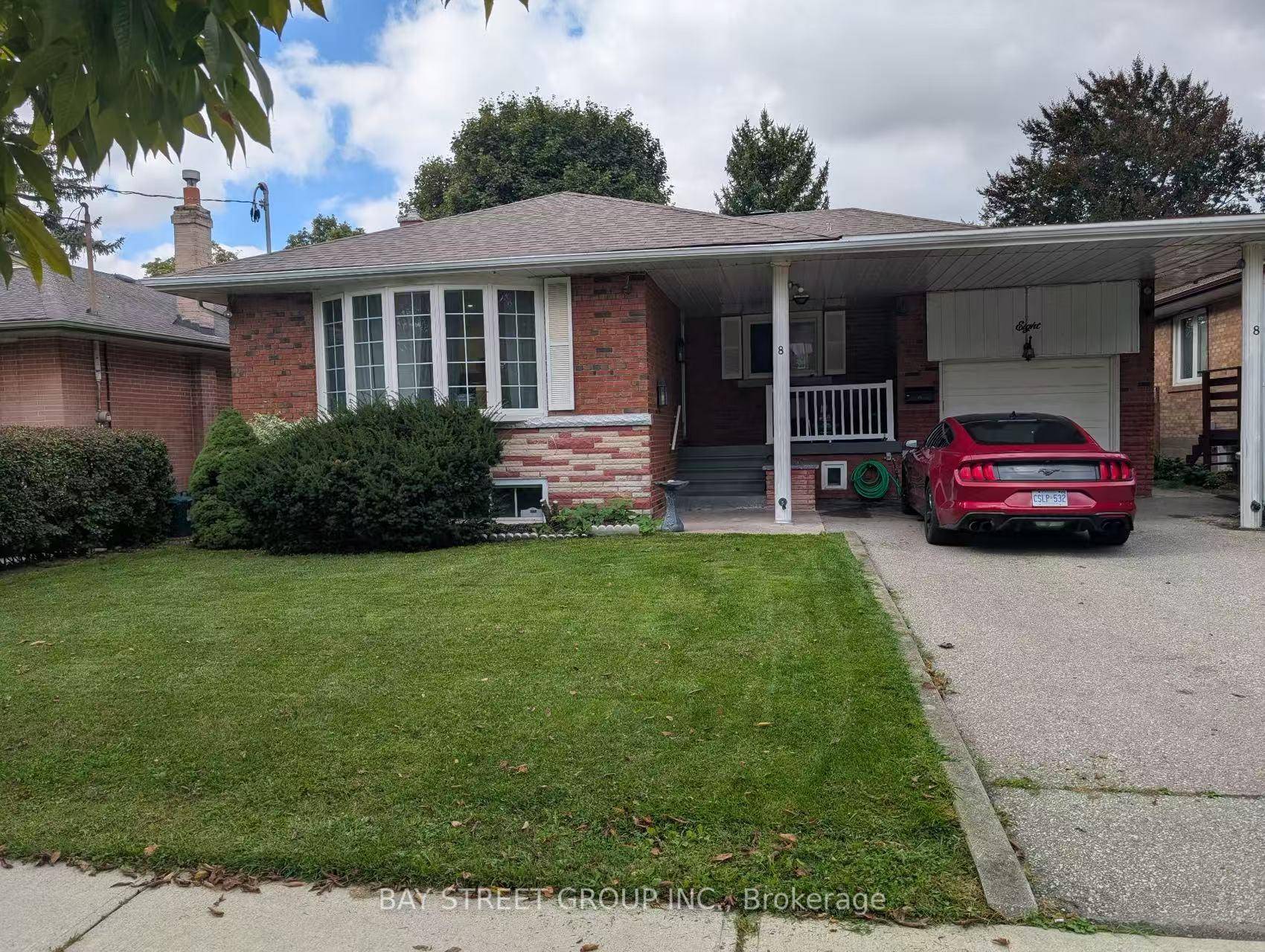 Newer Renovated 3 Bedroom, 2 Bathroom Main Floor Unit for Lease Prime Etobicoke Location !