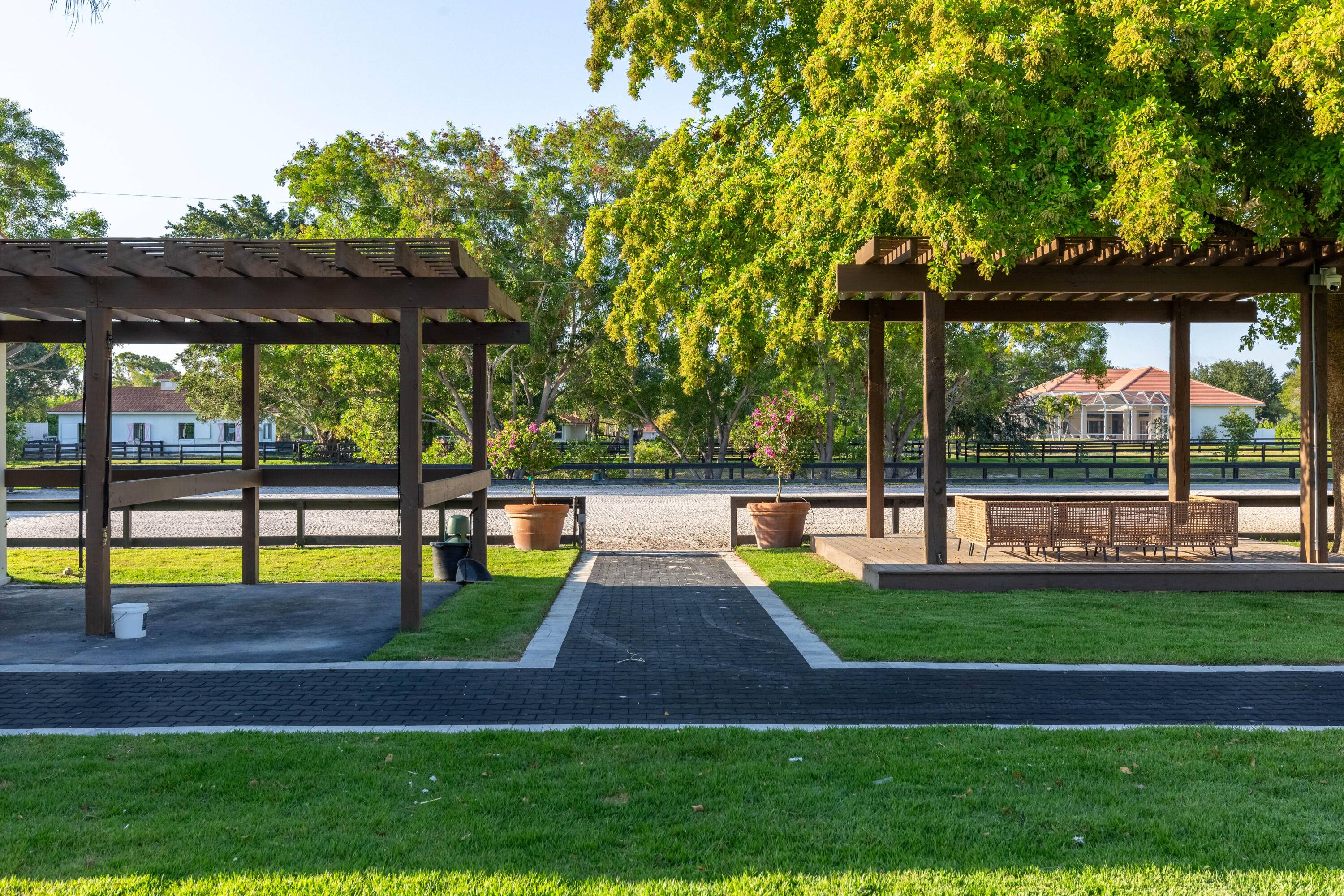 Renovated equestrian farm available for the 2026 season !