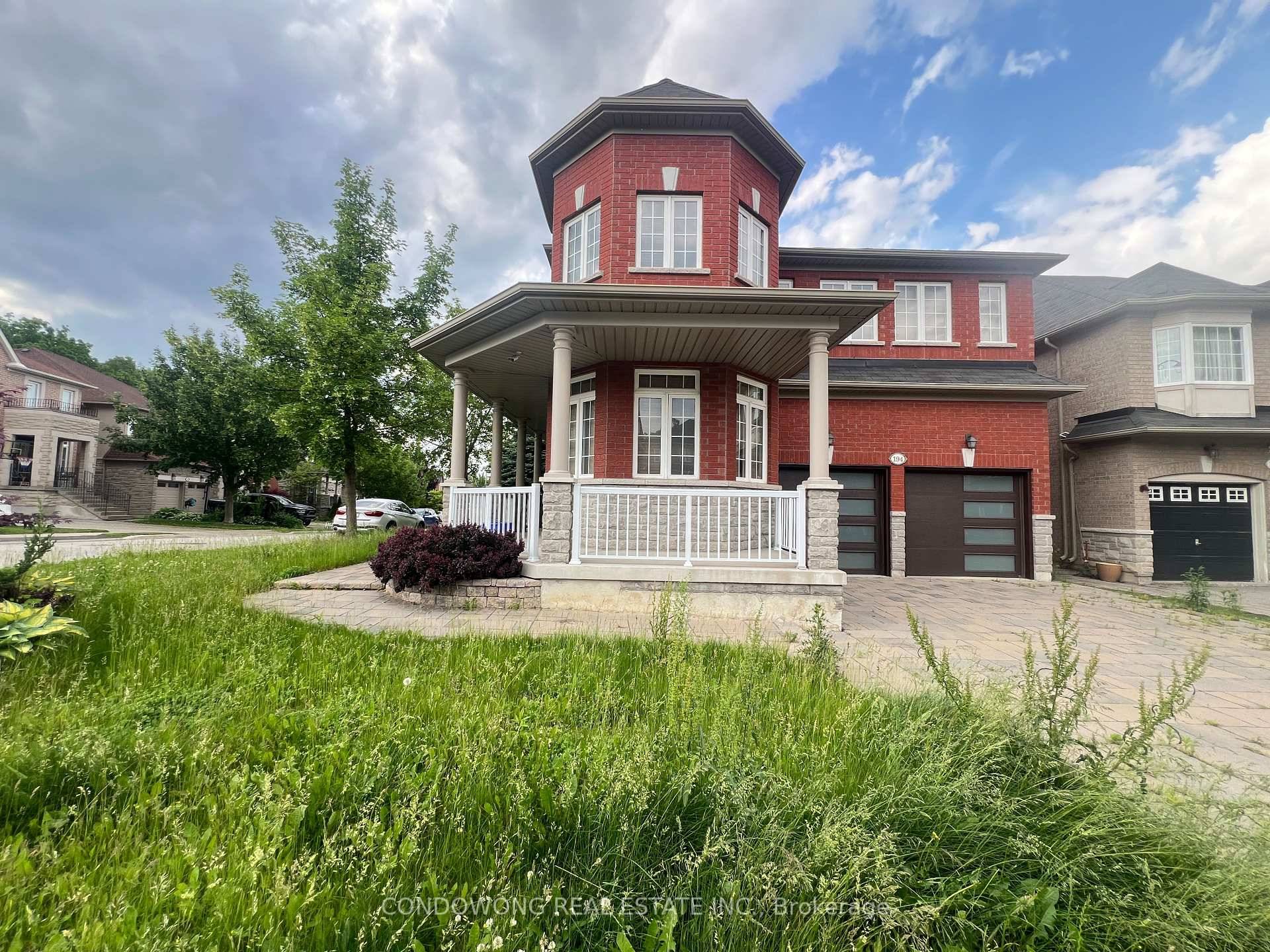 Beautiful and spacious family home located in the highly sought after Thornhill Woods school district.
