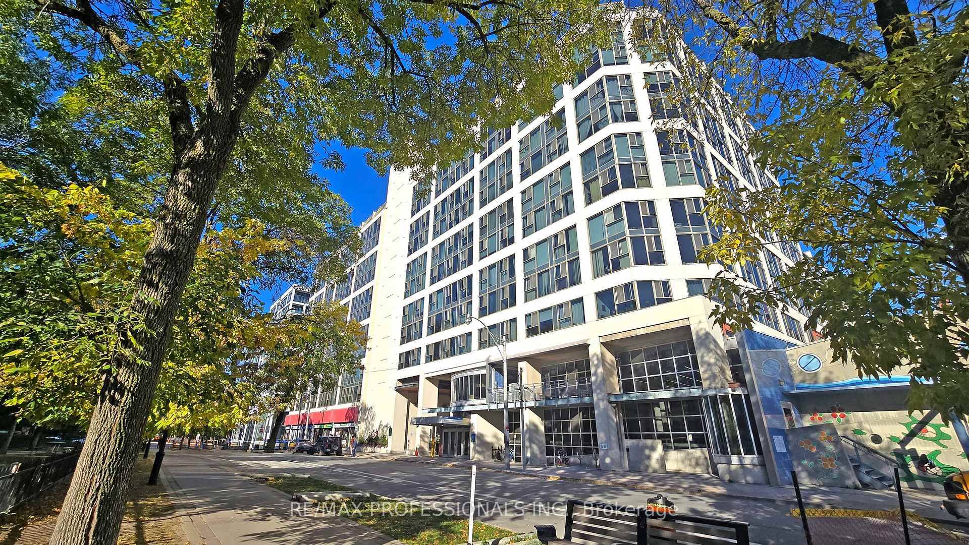 ALL UTILITIES INCLUDED Welcome to Yorktown on the Park at 222 The Esplanade, a rare opportunity to lease a beautifully updated 2 1 bedroom, 2 bathroom condo in one of ...