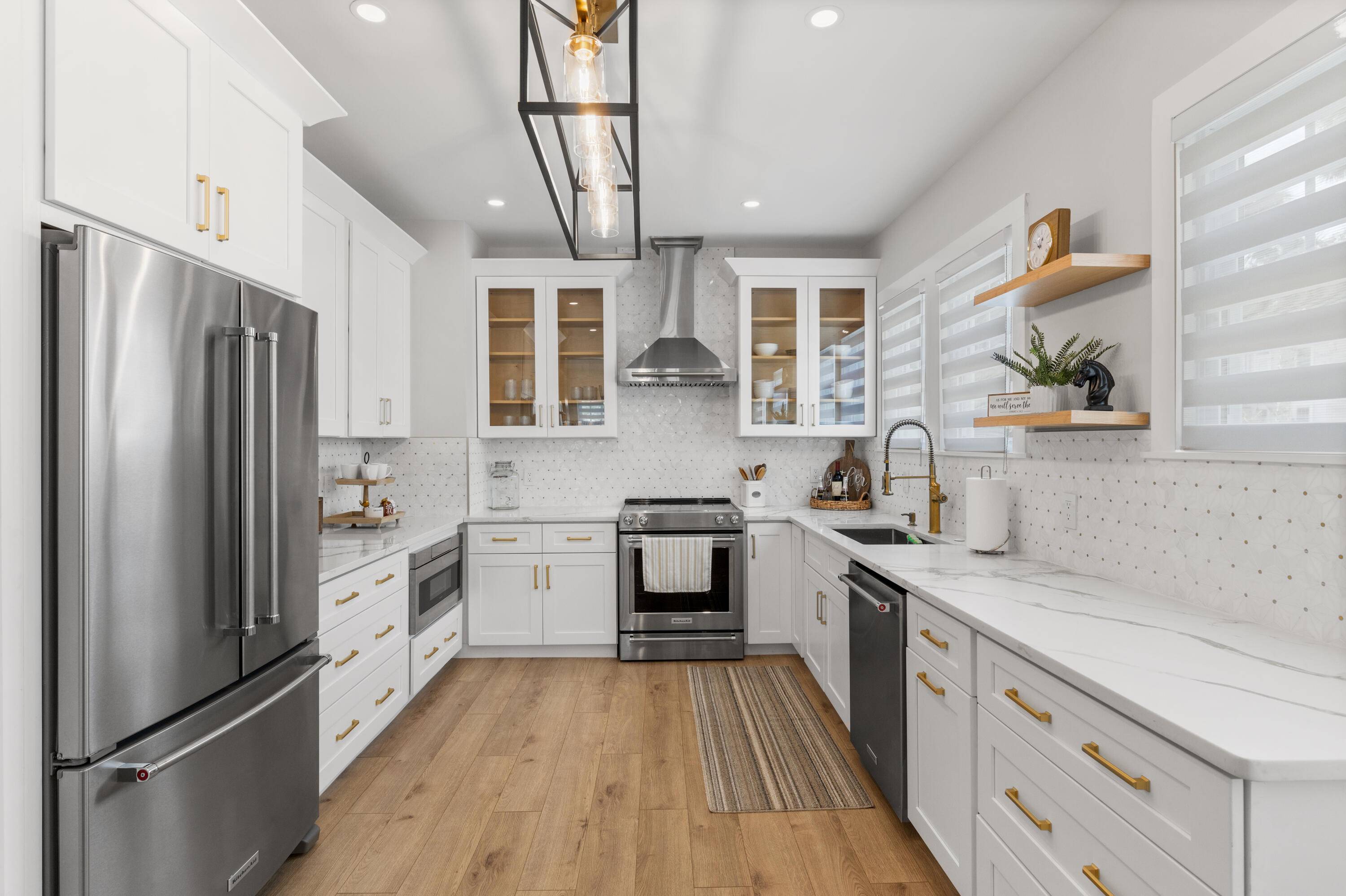 LOCATION, LOCATION, LOCATION Come take a look at this ''UNIQUE'' charming updated single family home in the heart of downtown Ocala Historic District.