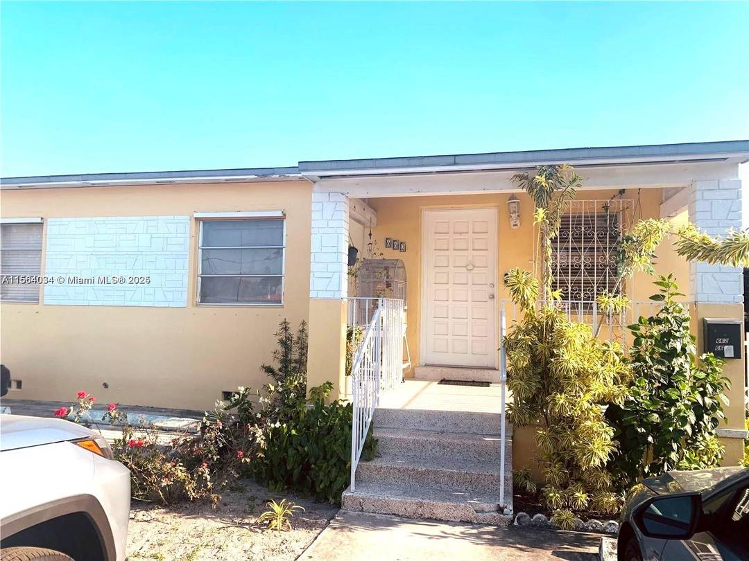 CALLING ALL INVESTORS ! This is an excellent investment opportunity available in East Hialeah !