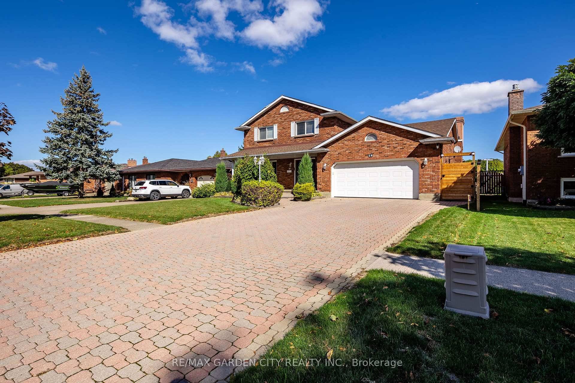 One Owner home in the heart of Thorold.