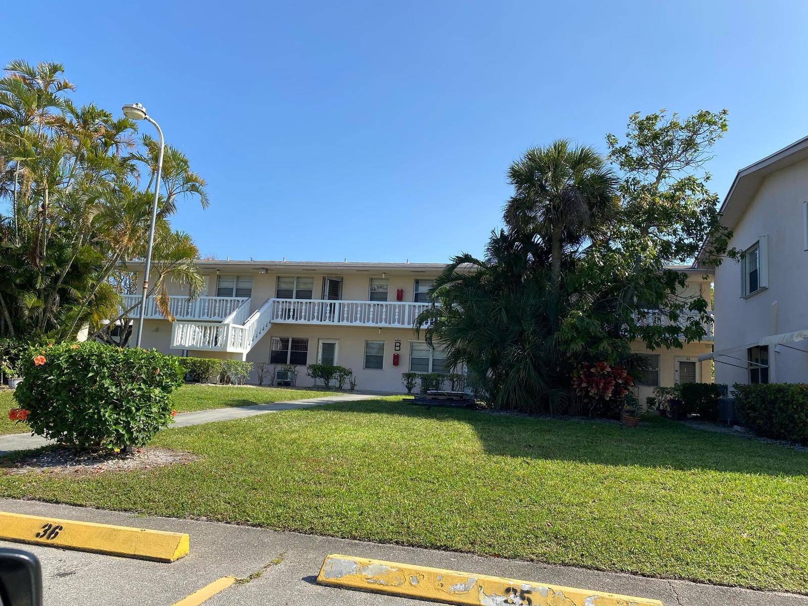 GROUND FLOOR 55 COMMUNITY 1 BEDROOM 1 BATH Recently Remodeled bath BEAUTIFUL BUILDING 2 year old roof and repainted.