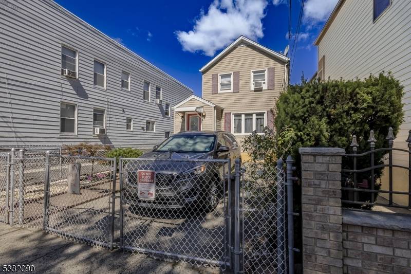 Wonderful colonial home in the heart of the Ironbound, near public transportation, shopping, restaurants, schools, parks and much more.