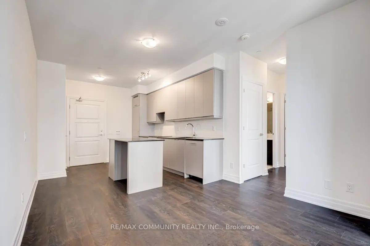 Stunning and modern 2 bedroom, 2 full bath corner suite on a high floor in the heart of Mississauga, just steps from Square One, GO Transit, and major amenities.
