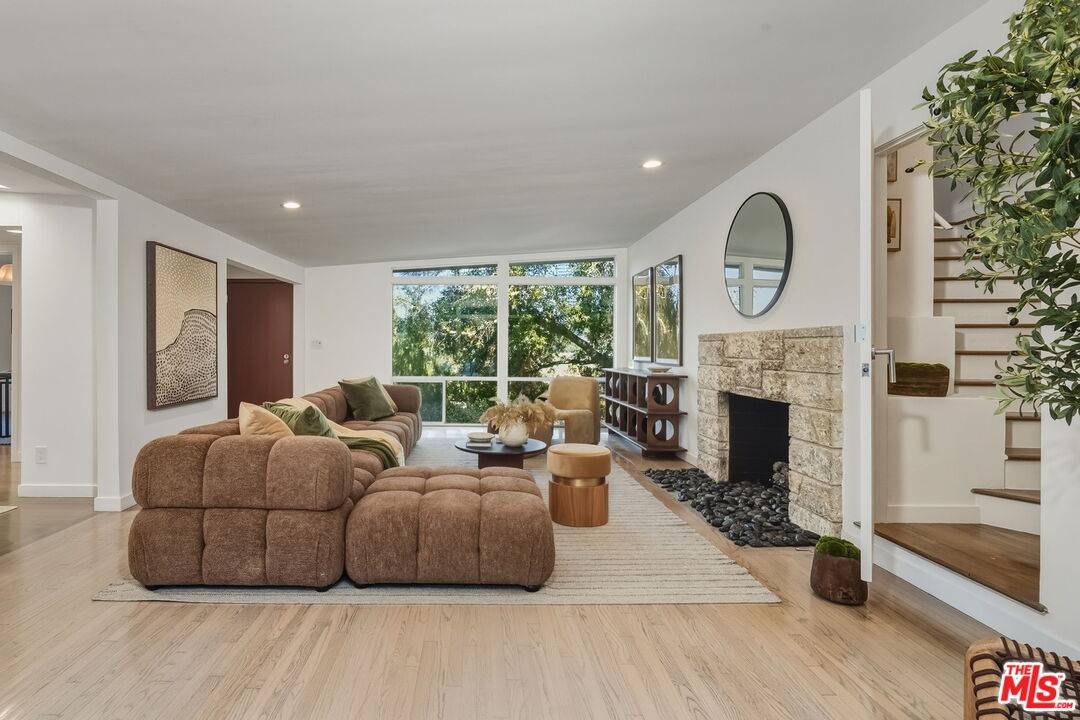 3711   Fredonia Dr 4BR Hollywood Hills East La