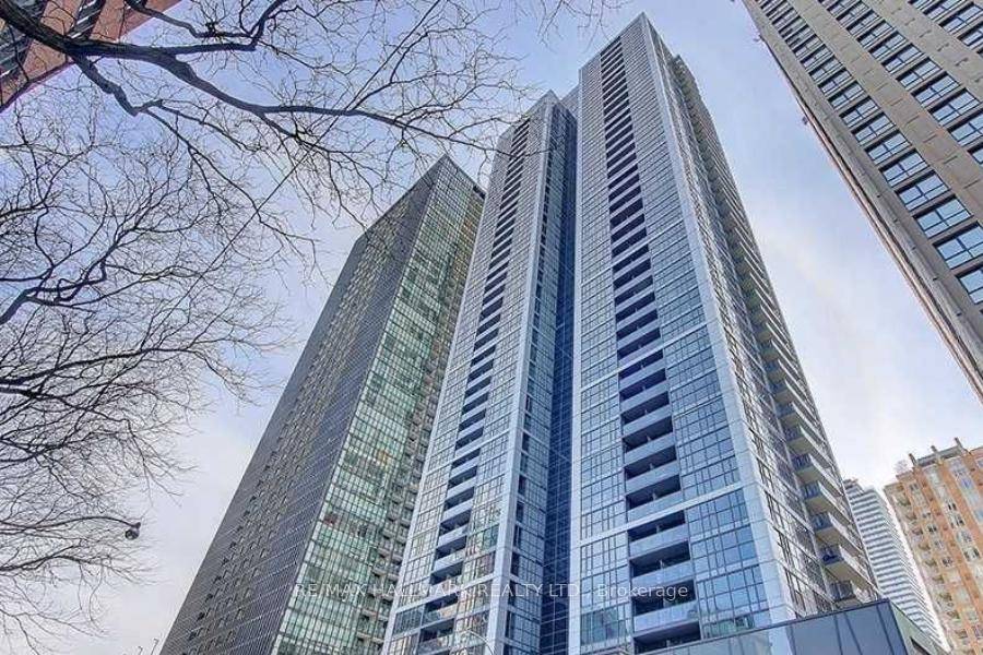 Welcome to this beautifully sun drenched 1 bedroom unit, perfectly located in vibrant Yonge amp ; Bloor !
