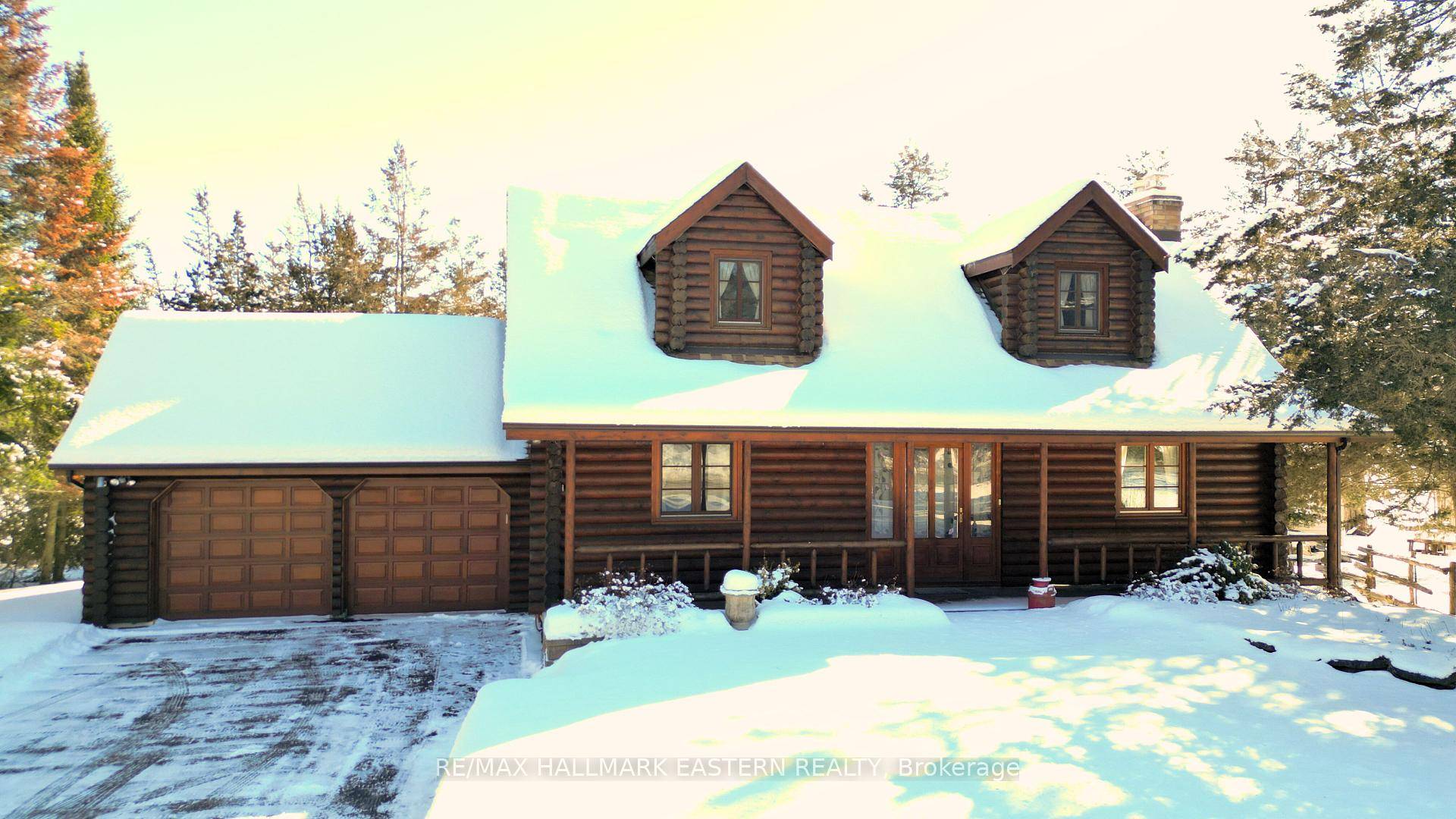 CAMPBELLFORD This stunning 2 1 bedroom, 2 bathroom Laurentian inspired log veneer home with an attached double garage offers 90 feet of deep waterfront on the Trent River between Locks ...