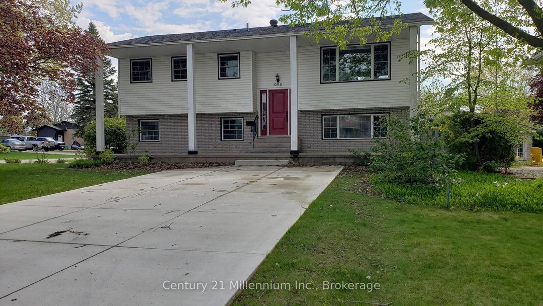 3 Bedroom apartment available for rent immediately.